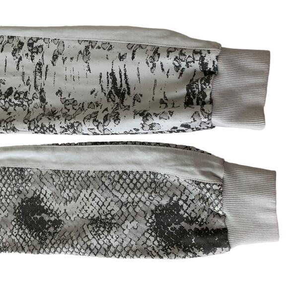 TRANSFER FASHION LONG SLEEVE ZIP JACKET, WOMENS, XL, BLACK & GREY PATTERN - Picture 7 of 12